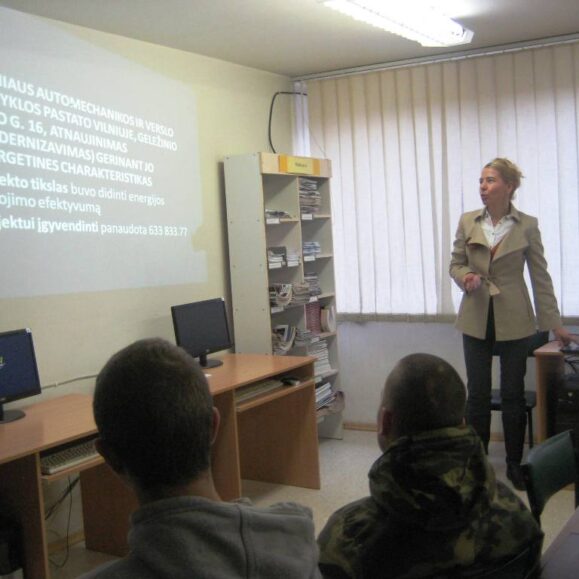 Skaitykloje vyko susitikimas su  mokyklos  projektų vadove Lilija Pusvaškiene