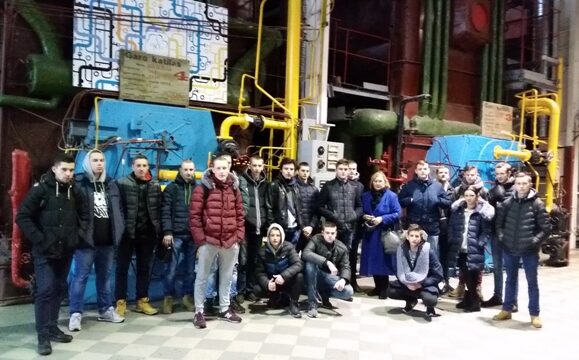 AV 15/2 grupės mokiniai lankėsi Energetikos ir technikos muziejuje.