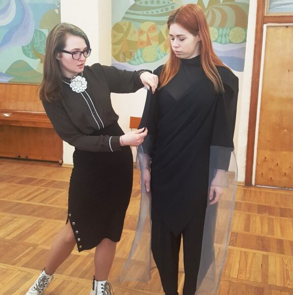 Sukirpėjo - konstruktoriaus specialybės mokinės pristatė savo baigiamuosius diplominius darbus.