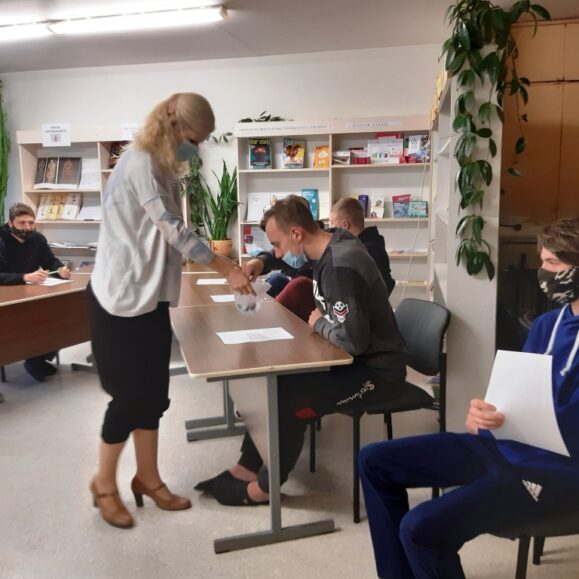 Gyvenime – kaip scenoje. Socialiniai vaidmenys, asmenybės stiprybė ir karjera