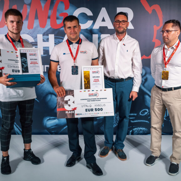 Mūsų mokinys ant 2021 metų Jaunojo automechaniko konkurso pakylos!
