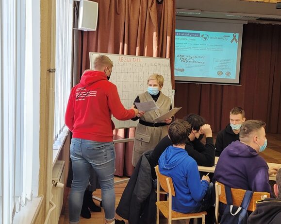 Gruodžio 1-oji – pasaulinė AIDS diena. Visuotinis solidarumas. Bendra atsakomybė !