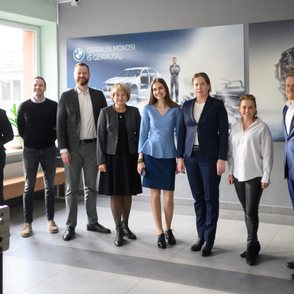 <strong>Mokykloje atidaryta pirmoji Baltijos šalyse BMW praktinio mokymo laboratorija!</strong>