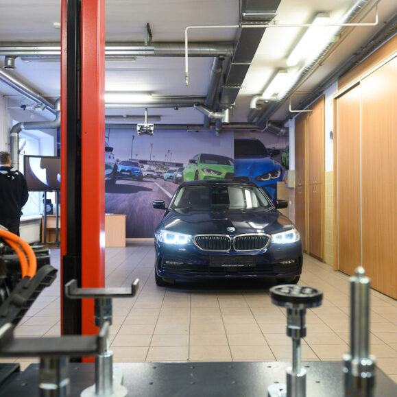<strong>Mokykloje atidaryta pirmoji Baltijos šalyse BMW praktinio mokymo laboratorija!</strong>