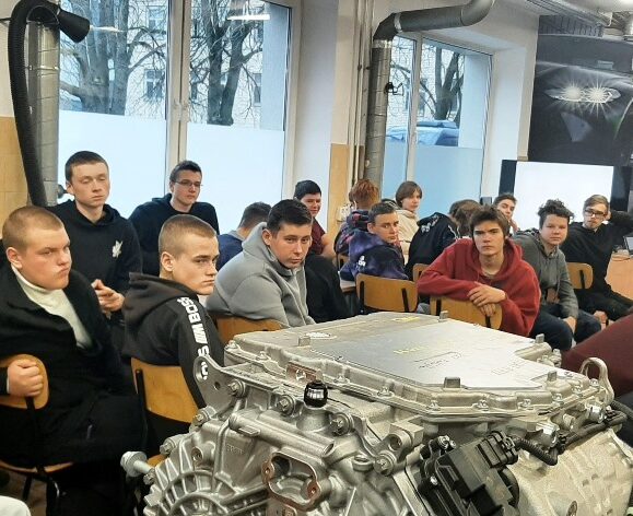 BMW profesionalų paskaita mokiniams