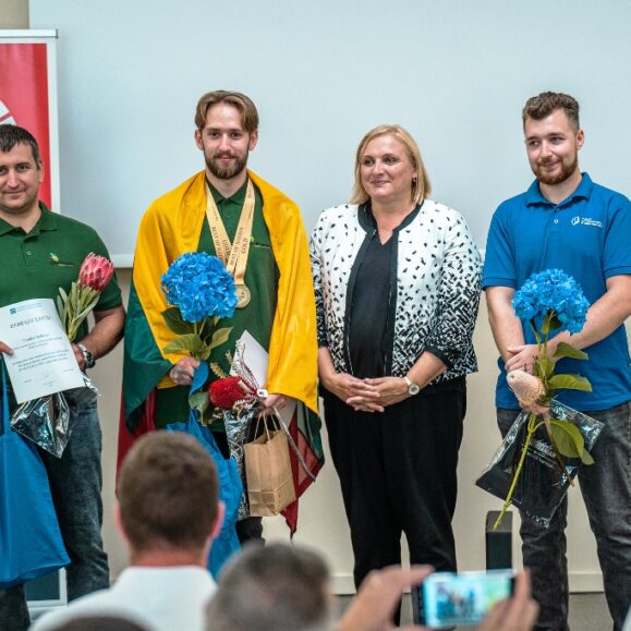 MES ČEMPIONAI, MANO DRAUGE!