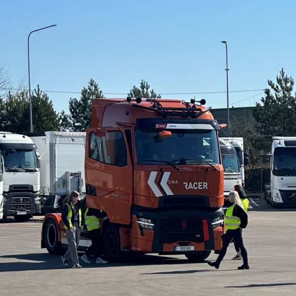 Įkvepianti patirtis „Volvo Trucks Lietuva“ renginyje: profesinės galimybės moterims transporto sektoriuje