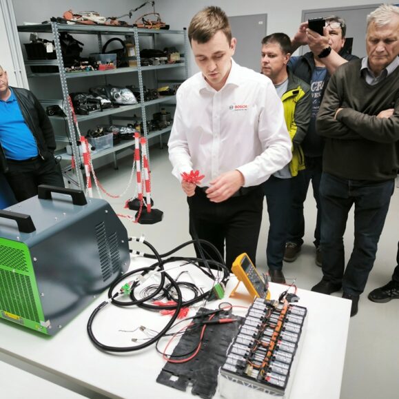 BOSCH mokymai – ELEKTROMOBILIŲ BATERIJŲ PATIKRA IR REMONTAS