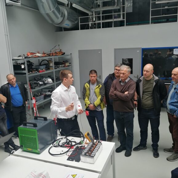 BOSCH mokymai – ELEKTROMOBILIŲ BATERIJŲ PATIKRA IR REMONTAS