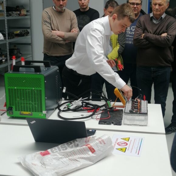 BOSCH mokymai – ELEKTROMOBILIŲ BATERIJŲ PATIKRA IR REMONTAS