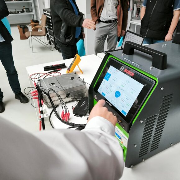BOSCH mokymai – ELEKTROMOBILIŲ BATERIJŲ PATIKRA IR REMONTAS