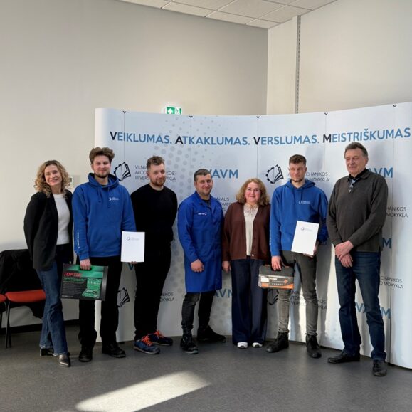 Laimėjimais džiaugiamės kartu su visa mokyklos bendruomene!