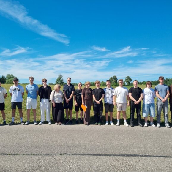 VAVM autodrome džiugiai įteikti profesinio mokymo diplomai