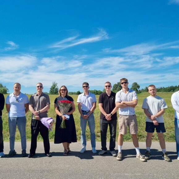 VAVM autodrome džiugiai įteikti profesinio mokymo diplomai