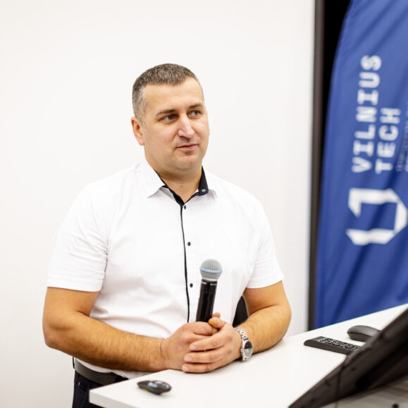 VAVM profesijos mokytojo Vitalij Kabelis pristatytmas „Plug-in“ konferencijoje