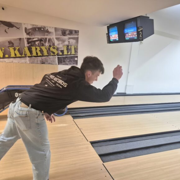 VAVM sporto šventės nugalėtojai „Pipirai“ pergalę paminėjo boulinge