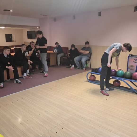 VAVM sporto šventės nugalėtojai „Pipirai“ pergalę paminėjo boulinge